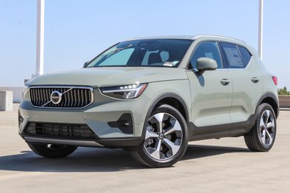 Used 2024 Volvo XC40 B5 Plus w/ Climate Package
