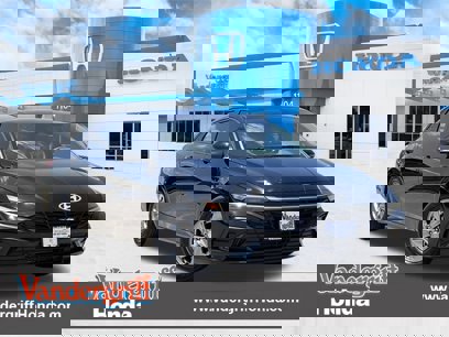Used 2025 Hyundai Elantra SE