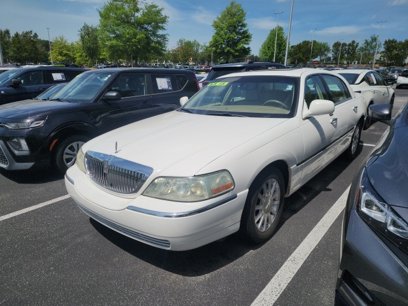Used 2007 Lincoln Town Car Signature
