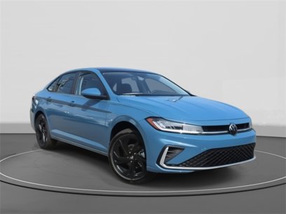 New 2025 Volkswagen Jetta SE w/ Sunroof Package