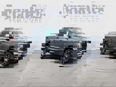 New 2024 Nissan Titan SV w/ SV Convenience Package