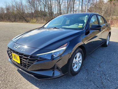 Used 2022 Hyundai Elantra SE w/ Cargo Package