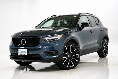 Used 2022 Volvo XC40 T5 R-Design w/ Advanced Package