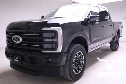 New 2025 Ford F350 Platinum w/ FX4 Off-Road Package