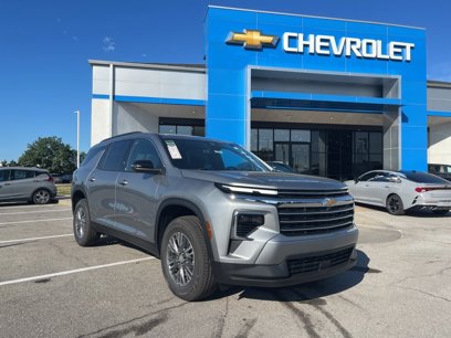 New 2025 Chevrolet Traverse LT w/ Driver Confidence Package