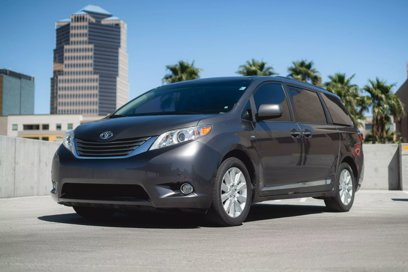 Used 2017 Toyota Sienna XLE Premium w/ Preferred Accessory Package
