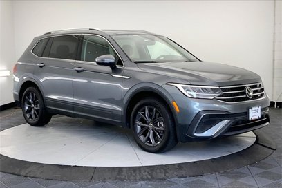 Used 2022 Volkswagen Tiguan SE w/ Panoramic Sunroof Package