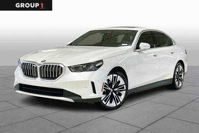 New 2024 BMW 530i xDrive w/ Premium Package