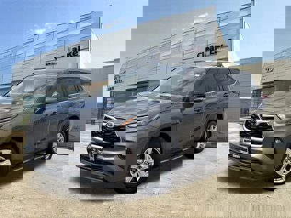 Used 2022 Toyota Highlander LE