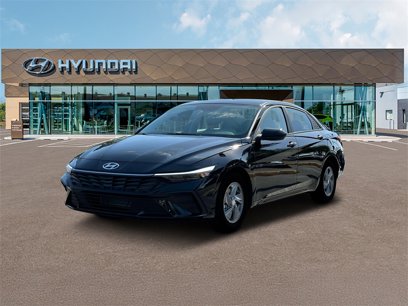 New 2025 Hyundai Elantra SE