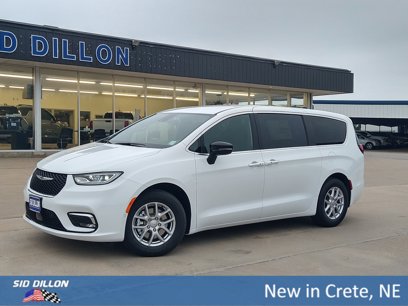 New 2026 Chrysler Pacifica Select