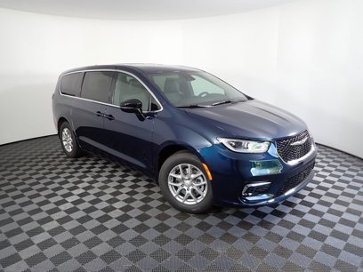 New 2025 Chrysler Pacifica Select