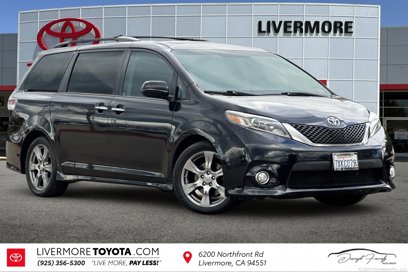 Used 2017 Toyota Sienna SE Premium