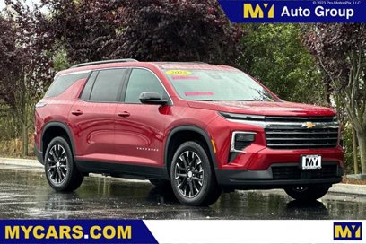 New 2025 Chevrolet Traverse LT w/ Sun and Wheel Package