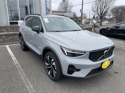 New 2025 Volvo XC40 B5 Plus w/ Protection Package Premier