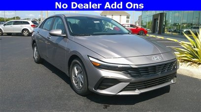 New 2025 Hyundai Elantra SE