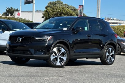 New 2025 Volvo XC40 B5 Plus w/ Climate Package