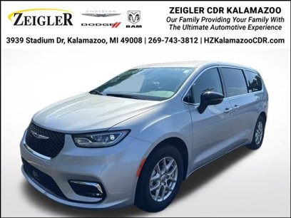Used 2024 Chrysler Pacifica Touring-L