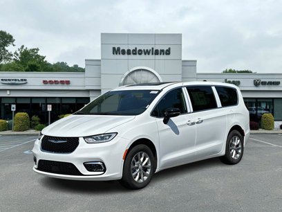 New 2026 Chrysler Pacifica Select