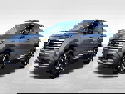New 2025 Nissan Kicks SR w/ Illumination Package