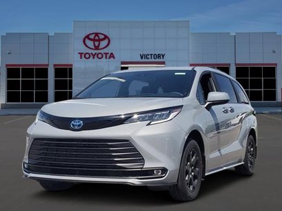 New 2025 Toyota Sienna XLE Woodland Edition