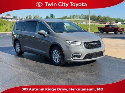Used 2023 Chrysler Pacifica Touring-L
