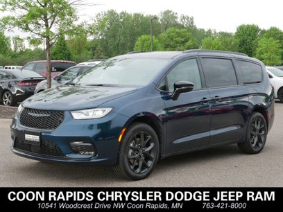 New 2025 Chrysler Pacifica Limited w/ Trailer Tow Group