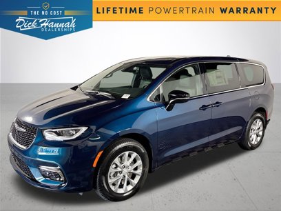 New 2025 Chrysler Pacifica Select