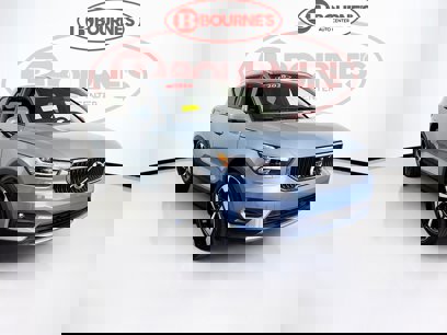 Used 2020 Volvo XC40 T5 Momentum w/ Protection Package