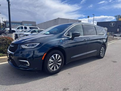 Used 2023 Chrysler Pacifica Touring-L