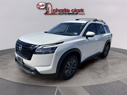 Used 2022 Nissan Pathfinder SV