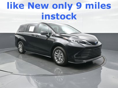 Used 2025 Toyota Sienna LE