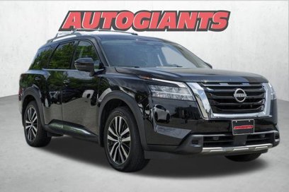 Used 2023 Nissan Pathfinder Platinum w/ Cargo Package