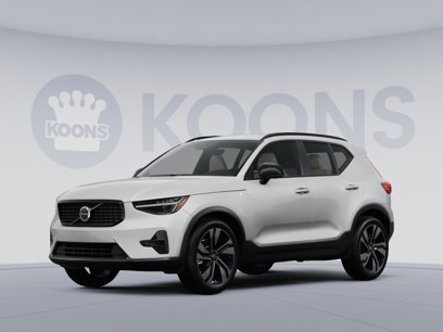 New 2025 Volvo XC40 B5 Plus w/ Protection Package Premier