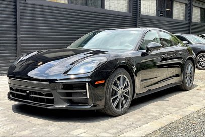 New 2025 Porsche Panamera 4