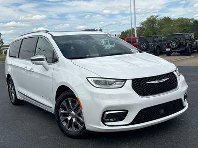 Used 2024 Chrysler Pacifica Pinnacle