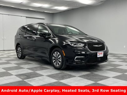 Used 2024 Chrysler Pacifica Select