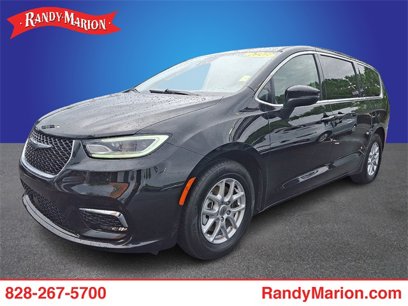 Used 2023 Chrysler Pacifica Touring-L