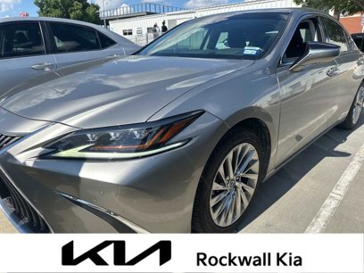Used 2021 Lexus ES 300h Ultra Luxury w/ Accessory Package 2