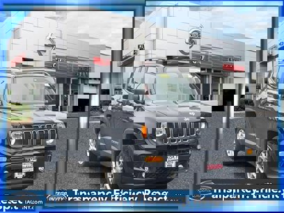 Used 2023 Jeep Renegade Latitude w/ Sun/Sound Group
