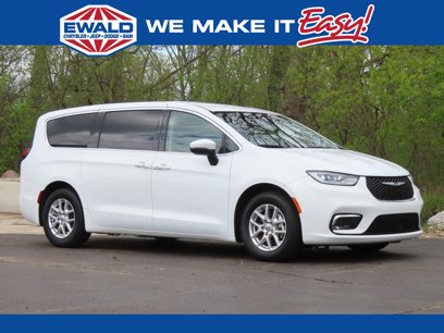 Used 2023 Chrysler Pacifica Touring-L