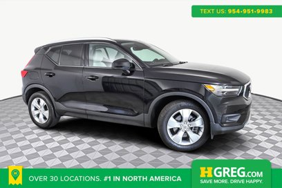 Used 2022 Volvo XC40 T5 Momentum