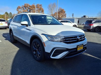 New 2024 Volkswagen Tiguan SE