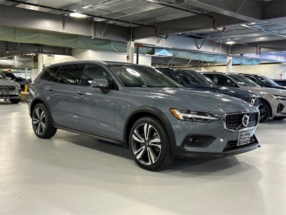Used 2023 Volvo V60 B5 Cross Country Plus