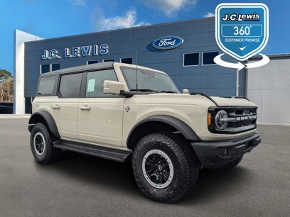 New 2025 Ford Bronco Outer Banks w/ Sasquatch Package