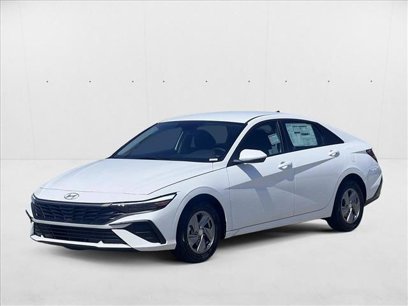 New 2025 Hyundai Elantra SE