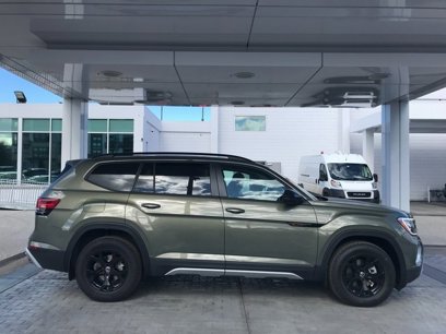 New 2025 Volkswagen Atlas Peak Edition SE
