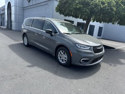 New 2025 Chrysler Pacifica Select
