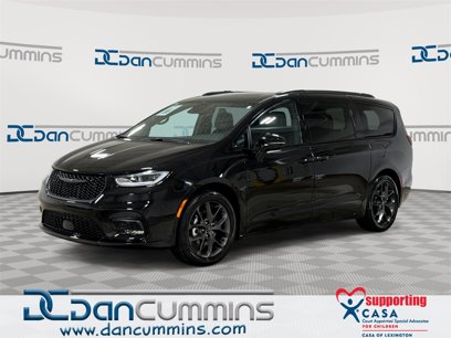 Used 2025 Chrysler Pacifica Limited