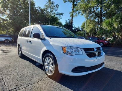 Used 2019 Dodge Grand Caravan SE w/ UConnect Hands-Free Group